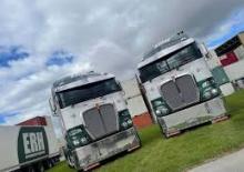 Nyergesvontatók Kenworth K200 2.3M Aero roof MX15 10x6