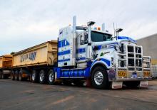 Nyergesvontatók Kenworth T909 36” Aero roof recessed back X15 8x4