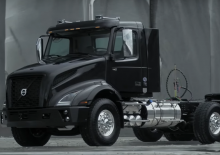 Nyergesvontatók Volvo Trucks VNX 300.500 8x6 Tridem