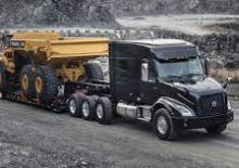 Nyergesvontatók Volvo Trucks VNX 300.527 8x6 Tridem