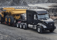 Nyergesvontatók Volvo Trucks VNX 400.527 8x6 Tridem