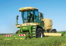 Önjáró gyepszellőztetők Krone Big M 420 CV