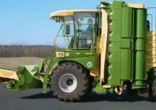 Önjáró gyepszellőztetők Krone Big M 420 CV