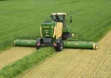 Önjáró gyepszellőztetők Krone Big M 450 CV