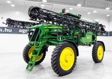 Önjáró  szántóföldi permetezők John Deere 4730