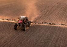 Önjáró  szántóföldi permetezők Massey Ferguson MF 525R