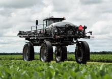 Önjáró  szántóföldi permetezők Massey Ferguson MF 9335
