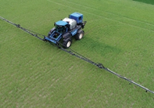 Önjáró  szántóföldi permetezők New Holland SP410F