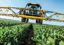 Önjáró  szántóföldi permetezők John Deere STS12