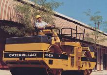 Tandem vibrohengerek Caterpillar CB-534