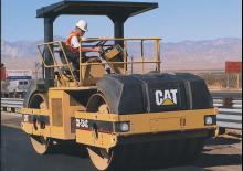 Tandem vibrohengerek Caterpillar CB-534C