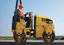 Tandem vibrohengerek Caterpillar CB14