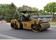 Tandem vibrohengerek Caterpillar CB15
