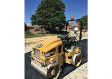 Tandem vibrohengerek Caterpillar CB2.7