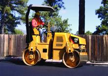 Tandem vibrohengerek Caterpillar CB32