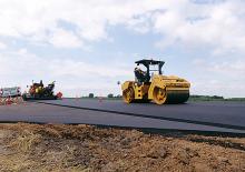 Tandem vibrohengerek Caterpillar CB64