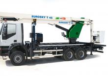 Tehergépkocsira szerelt csuklógémes munkaállványok Comet 45-20 T 