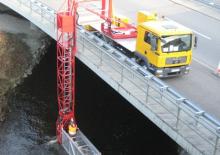 Tehergépkocsira szerelt csuklógémes munkaállványok Moog MBI 90-1/S 