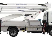 Tehergépkocsira szerelt csuklógémes munkaállványok Oil & Steel Snake 2815 Compact