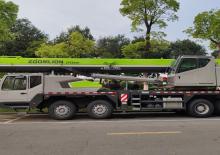 Tehergépkocsira szerelt teleszkópos daruk Zoomlion ZTC550R532