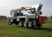 Tehergépkocsira szerelt teleszkópos munkaállványok Elliott Equipment E120 E-Line