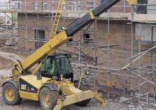 Teleszkópos rakodók Caterpillar TH 82