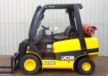 Teleszkópos rakodók JCB TLT25G  