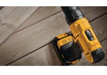 Vezetéknélküli fúrók és csavarbehajtók DEWALT DCD771C2