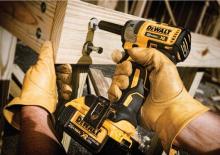Vezetéknélküli ütvecsavarozók és csavarkulcsok DEWALT DCF890