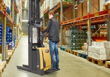 Vezetőállásos raklapemelők Caterpillar NSV12P