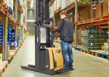 Vezetőállásos raklapemelők Caterpillar NSV12P(I)
