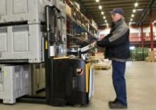 Vezetőállásos raklapemelők Caterpillar NSV16NS
