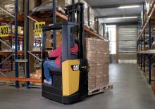 Vezetőüléses raklapemelők Caterpillar NSS15NI