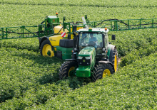Vontatható szántóföldi permetezők John Deere M962i