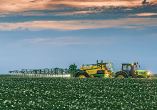 Vontatható szántóföldi permetezők John Deere M962i