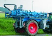 Vontatható szántóföldi permetezők Unia R 615 XL