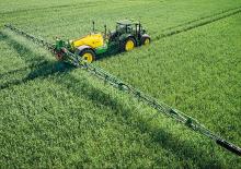 Vontatható szántóföldi permetezők John Deere R732i