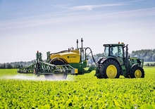 Vontatható szántóföldi permetezők John Deere R732i