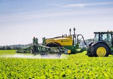 Vontatható szántóföldi permetezők John Deere R732i 