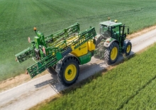 Vontatható szántóföldi permetezők John Deere R740i