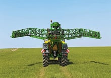 Vontatható szántóföldi permetezők John Deere R944i