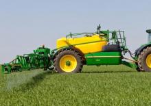 Vontatható szántóföldi permetezők John Deere R962i