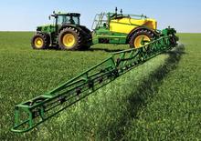 Vontatható szántóföldi permetezők John Deere R 962 i